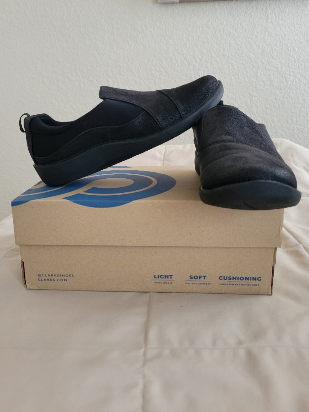 Clarks's Cloudsteppers flats loafers. 7 WIDE.